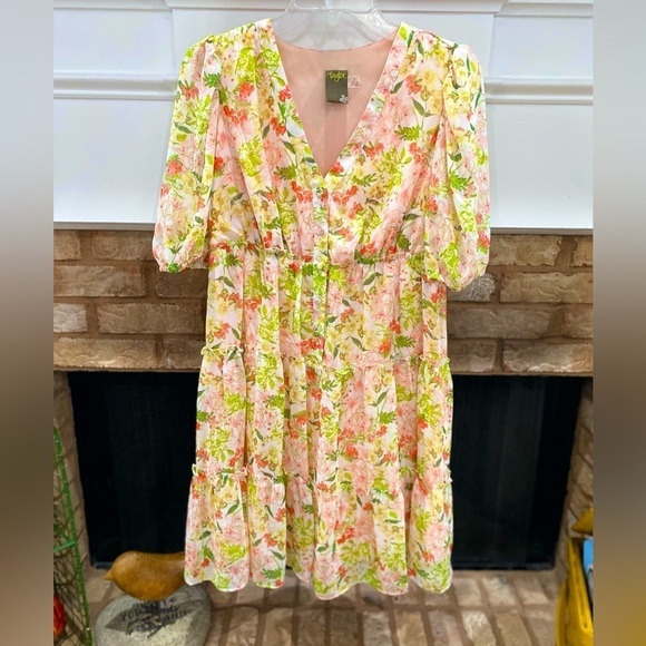Taylor Women's Dress Floral Short Puff Sleeve Tiered Lined Half Button Size 6 - Picture 1 of 7